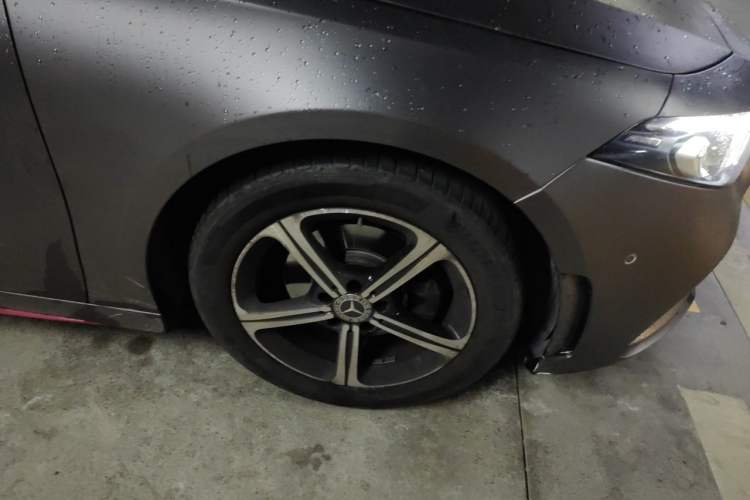 Used Mercedes-Benz A-Class 2022 Revised Version A 200 L Sport Sedan Fashionable Style Right Front Wheel Hub