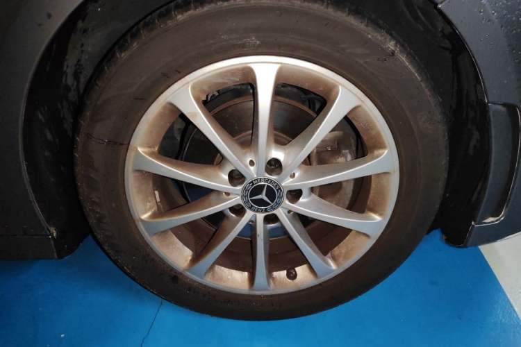 Used Mercedes-Benz A-Class 2022 A 200 L Sport Sedan Dynamic Model Right Front Wheel Hub