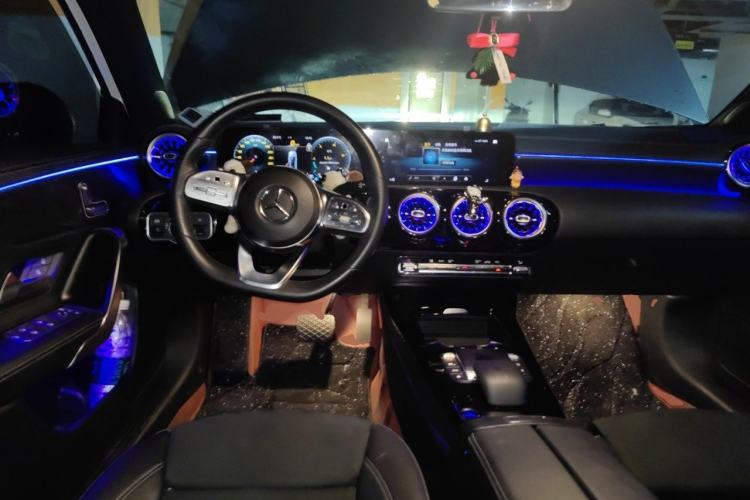 Used Mercedes-Benz A-Class 2022 Revised Version A 200 L Sport Sedan Fashionable Style Steering Wheel