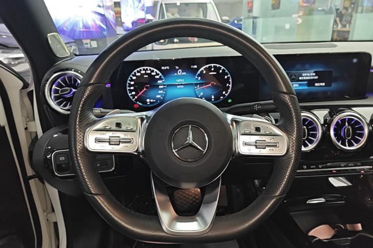 Used Mercedes-Benz A-Class 2022 Restyled A 200 L Sport Sedan Fashion Version Steering Wheel