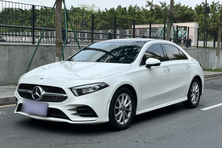 Ojetý Mercedes-Benz A-Class 2022 Restyled A 200 L Sport Sedan Fashion Version Guazi used car, China used car export, Used car for sale, Used cars, Cheapest cars for sale