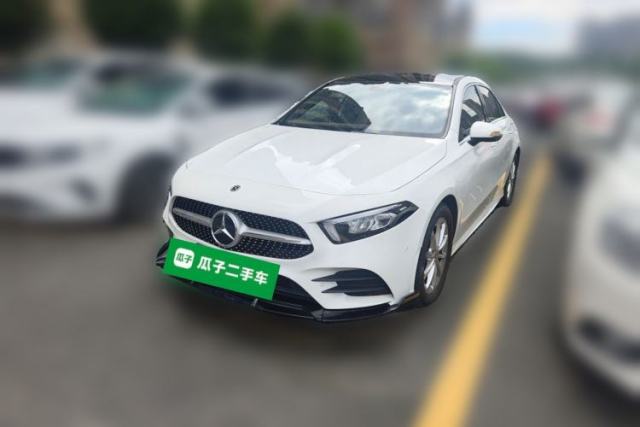 Ojetý Mercedes-Benz A-Class 2022 Restyled A 200 L Sport Sedan Fashion Version