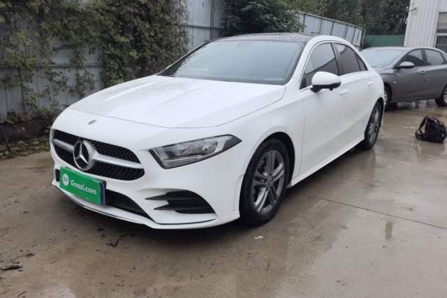 Ojetý Mercedes-Benz A-Class 2022 Restyled A 180 L Sport Sedan