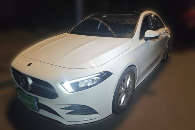 Ojetý Mercedes-Benz A-Class 2022 A 200 L Sport Sedan Dynamic Model