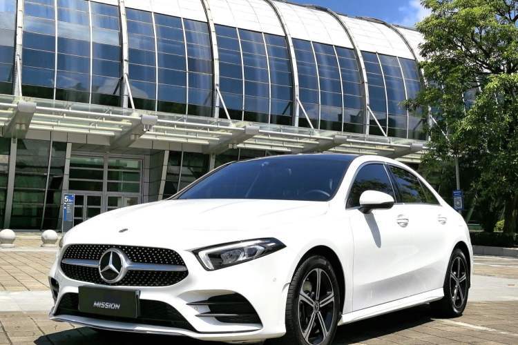 Used Mercedes-Benz A-Class 2022 Revised Version A 200 L Sport Sedan Fashionable Style Guazi used car, China used car export, Used car for sale, Used  cars, Cheapest cars for sale