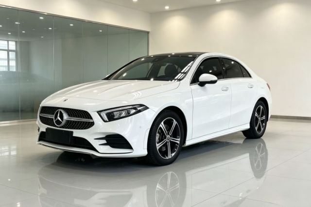 Ojetý Mercedes-Benz A-Class 2022 Revised Version A 200 L Sport Sedan Fashionable Style