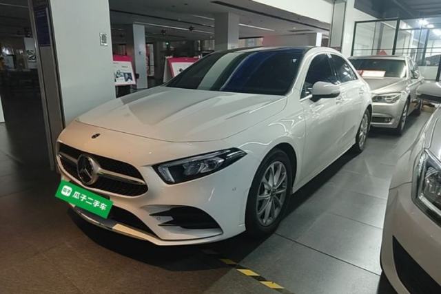 Używany Mercedes-Benz A-Class 2022 Restyled A 200 L Sport Sedan Fashion Version