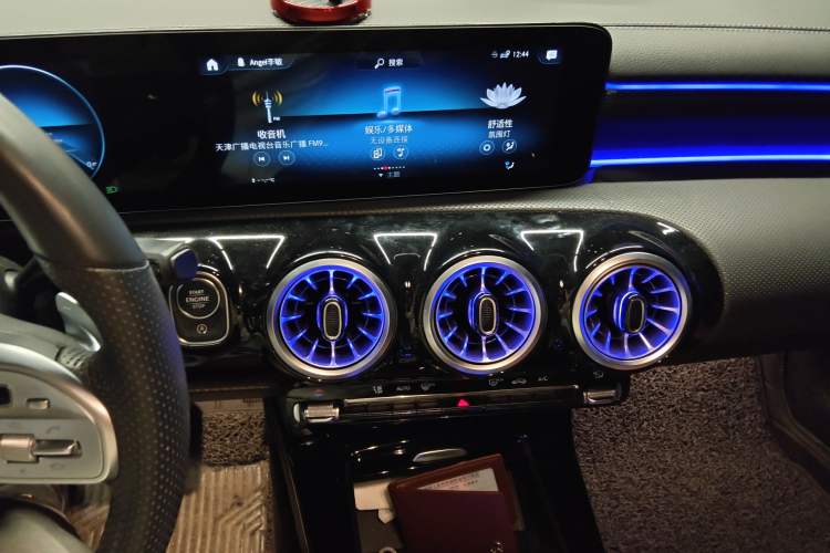 Used Mercedes-Benz A-Class 2022 Second Facelift A 200 L Sport Sedan Fashion Version Audio And AC Panel