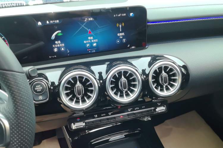 Used Mercedes-Benz A-Class 2022 Revised Version A 200 L Sport Sedan Fashionable Style Audio And AC Panel