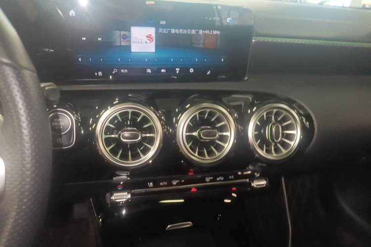 Used Mercedes-Benz A-Class 2022 Revised Version A 200 L Sport Sedan Fashionable Style Audio And AC Panel