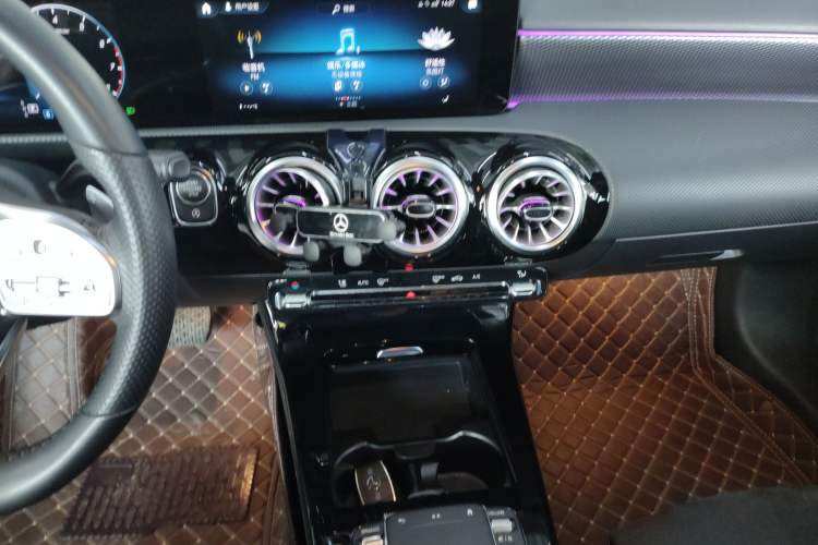 Used Mercedes-Benz A-Class 2022 Revised Version A 200 L Sport Sedan Fashionable Style Audio And AC Panel