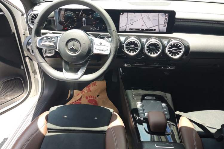 Used Mercedes-Benz A-Class 2022 Revised Version A 200 L Sport Sedan Fashionable Style Audio And AC Panel
