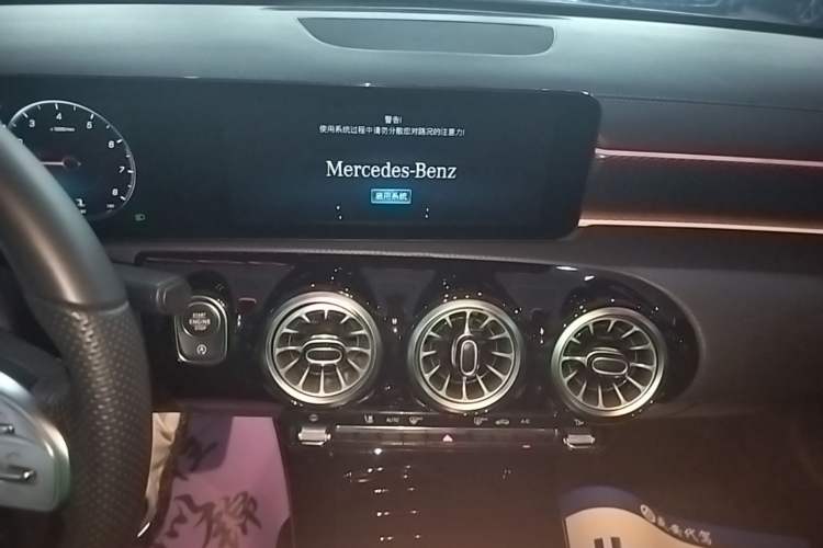 Used Mercedes-Benz A-Class 2022 Revised Version A 200 L Sport Sedan Fashionable Style Audio And AC Panel