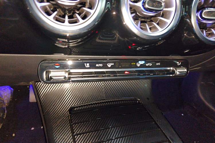 Used Mercedes-Benz A-Class 2022 Revised Version A 200 L Sport Sedan Fashionable Style Audio And AC Panel