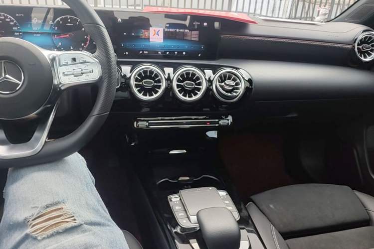 Used Mercedes-Benz A-Class 2022 Revised Version A 200 L Sport Sedan Fashionable Style Audio And AC Panel