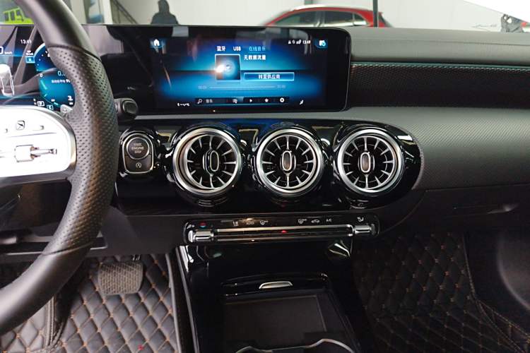 Used Mercedes-Benz A-Class 2022 Revised Version A 200 L Sport Sedan Fashionable Style Audio And AC Panel