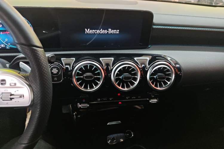 Used Mercedes-Benz A-Class 2022 Revised Version A 200 L Sport Sedan Fashionable Style Audio And AC Panel