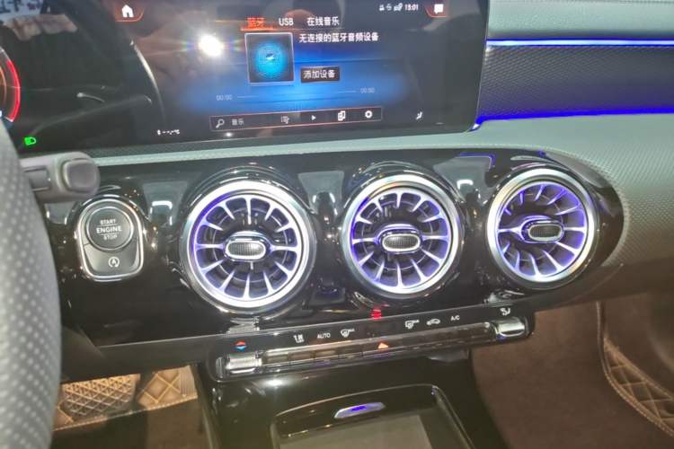 Used Mercedes-Benz A-Class 2022 Revised Version A 200 L Sport Sedan Fashionable Style Audio And AC Panel