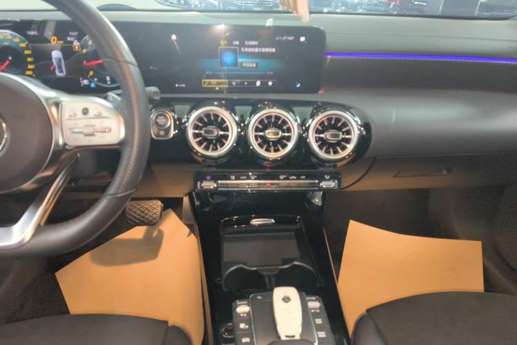 Used Mercedes-Benz A-Class 2022 Revised Version A 200 L Sport Sedan Fashionable Style Audio And AC Panel