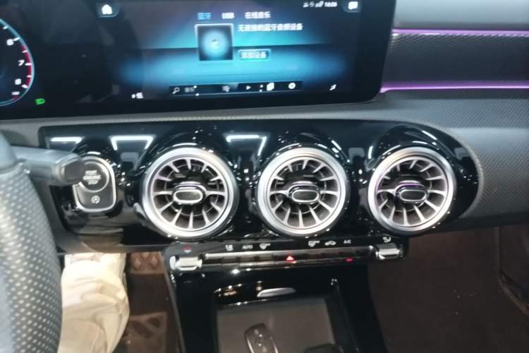 Used Mercedes-Benz A-Class 2022 Second Facelift A 200 L Sport Sedan Fashion Version Audio And AC Panel