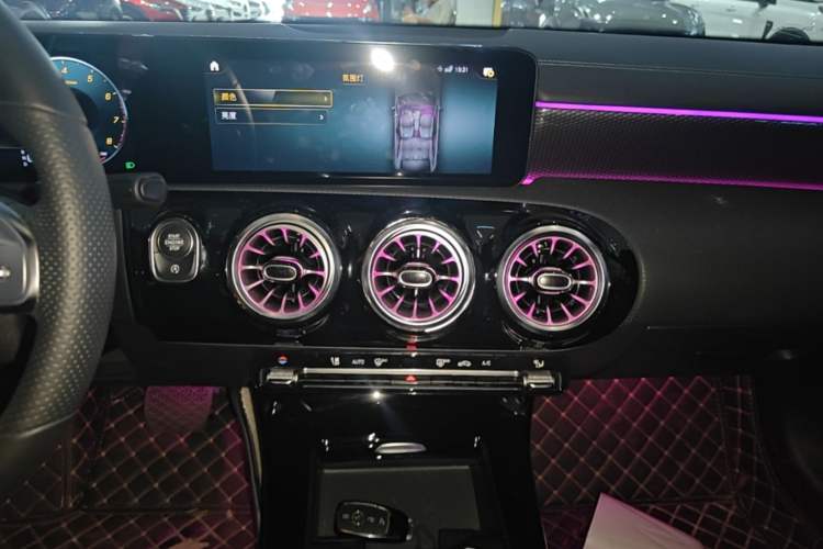 Used Mercedes-Benz A-Class 2022 Revised Version A 200 L Sport Sedan Fashionable Style Audio And AC Panel