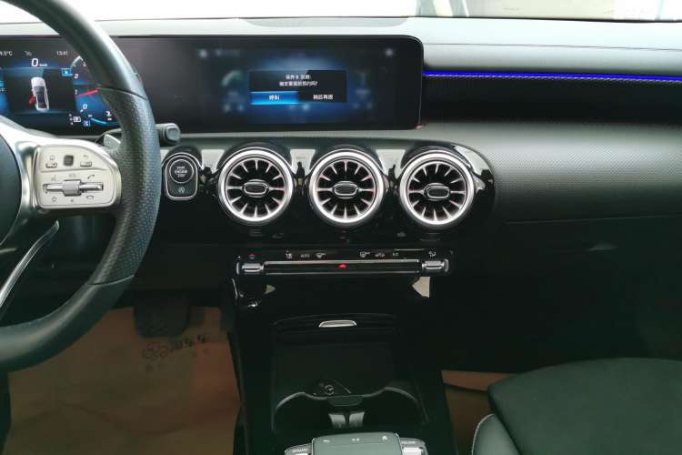 Used Mercedes-Benz A-Class 2022 Second Facelift A 200 L Sport Sedan Fashion Version Audio And AC Panel