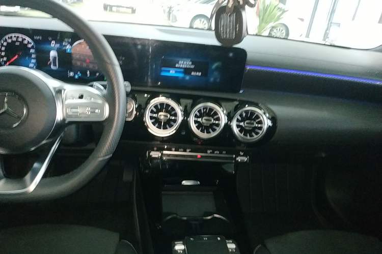 Used Mercedes-Benz A-Class 2022 Revised Version A 200 L Sport Sedan Fashionable Style Audio And AC Panel