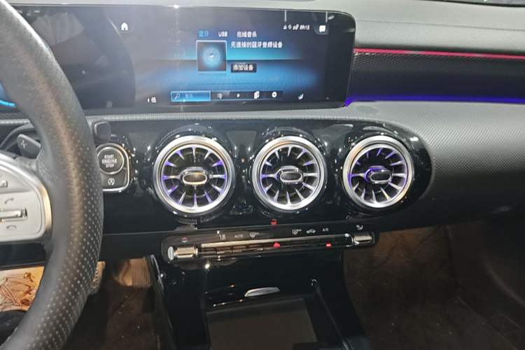 Used Mercedes-Benz A-Class 2022 Revised Version A 200 L Sport Sedan Fashionable Style Audio And AC Panel