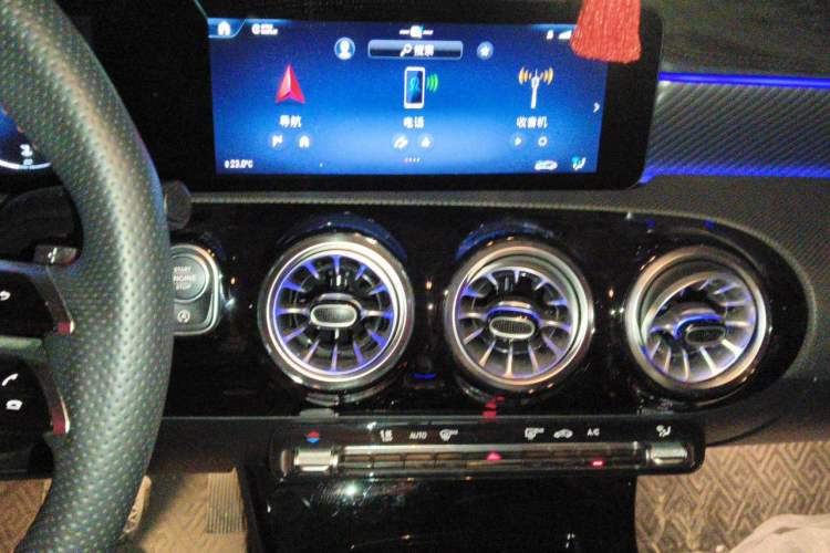 Used Mercedes-Benz A-Class 2022 Revised Version A 200 L Sport Sedan Fashionable Style Audio And AC Panel