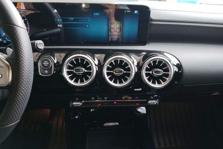 Used Mercedes-Benz A-Class 2022 Restyled A 200 L Sport Sedan Fashion Version Audio And AC Panel