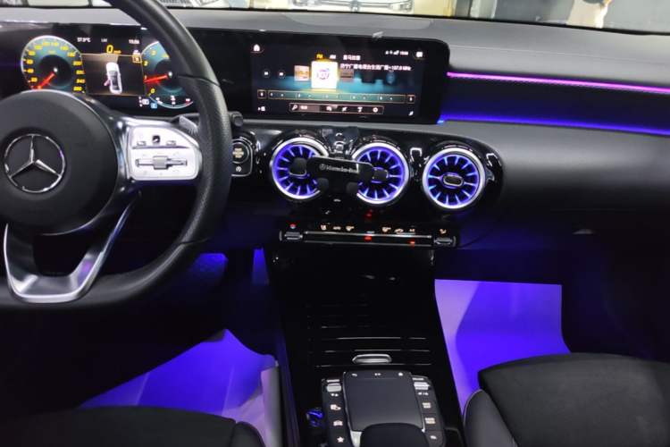 Used Mercedes-Benz A-Class 2022 Revised Version A 200 L Sport Sedan Fashionable Style Audio And AC Panel