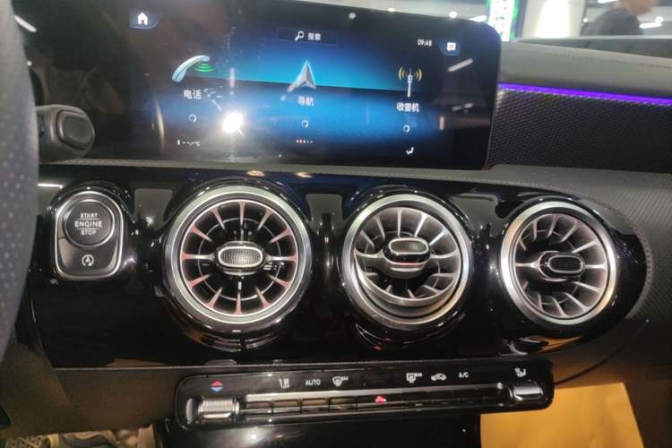 Used Mercedes-Benz A-Class 2022 Revised Version A 200 L Sport Sedan Fashionable Style Audio And AC Panel
