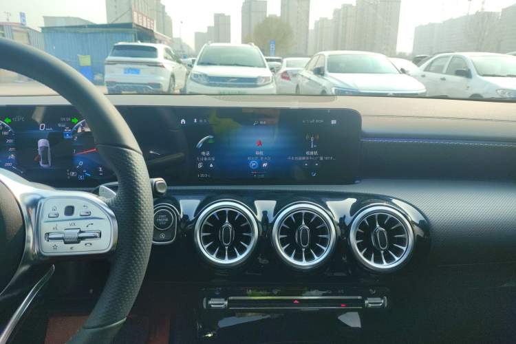 Used Mercedes-Benz A-Class 2022 Revised Version A 200 L Sport Sedan Fashionable Style Audio And AC Panel