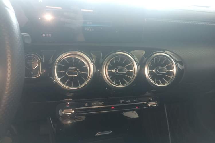 Used Mercedes-Benz A-Class 2022 Second Facelift A 200 L Sport Sedan Fashion Version Audio And AC Panel