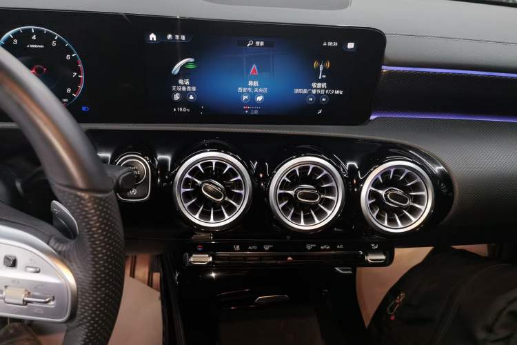 Used Mercedes-Benz A-Class 2022 Revised Version A 200 L Sport Sedan Fashionable Style Audio And AC Panel