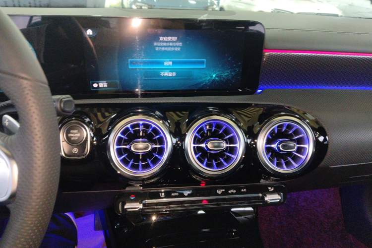 Used Mercedes-Benz A-Class 2022 Revised Version A 200 L Sport Sedan Fashionable Style Audio And AC Panel
