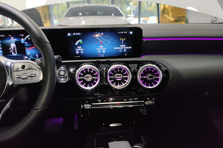 Used Mercedes-Benz A-Class 2022 Revised Version A 200 L Sport Sedan Fashionable Style Audio And AC Panel