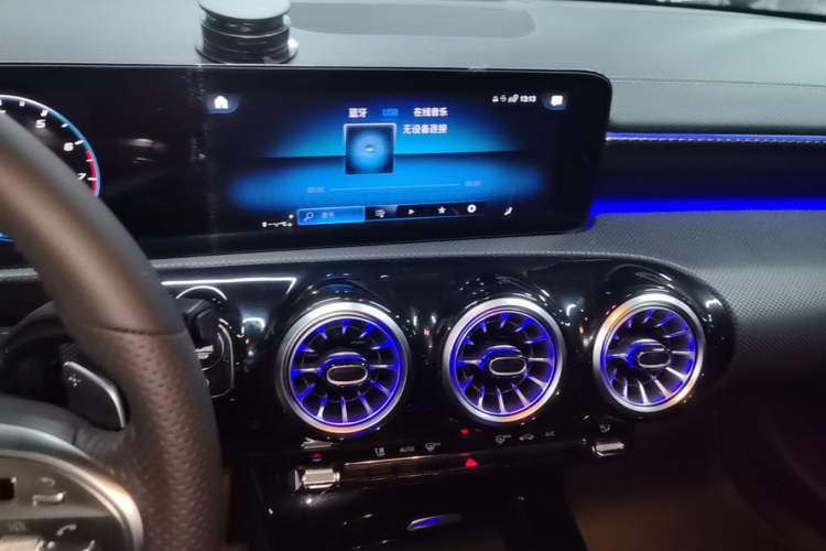 Used Mercedes-Benz A-Class 2022 Revised Version A 200 L Sport Sedan Fashionable Style Audio And AC Panel