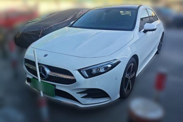 Ojetý Mercedes-Benz A-Class 2022 Revised Version A 200 L Sport Sedan Fashionable Style