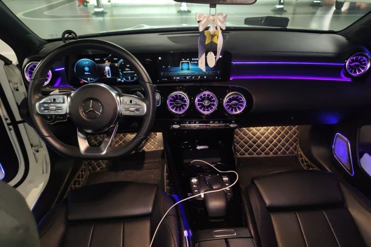 Used Mercedes-Benz A-Class 2022 Restyled A 200 L Sport Sedan Fashion Version Center Console