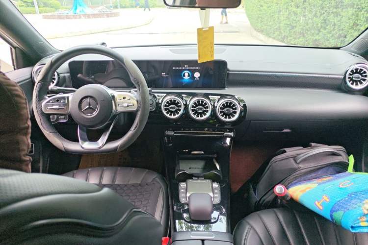 Used Mercedes-Benz A-Class 2022 Revised Version A 200 L Sport Sedan Fashionable Style Center Console