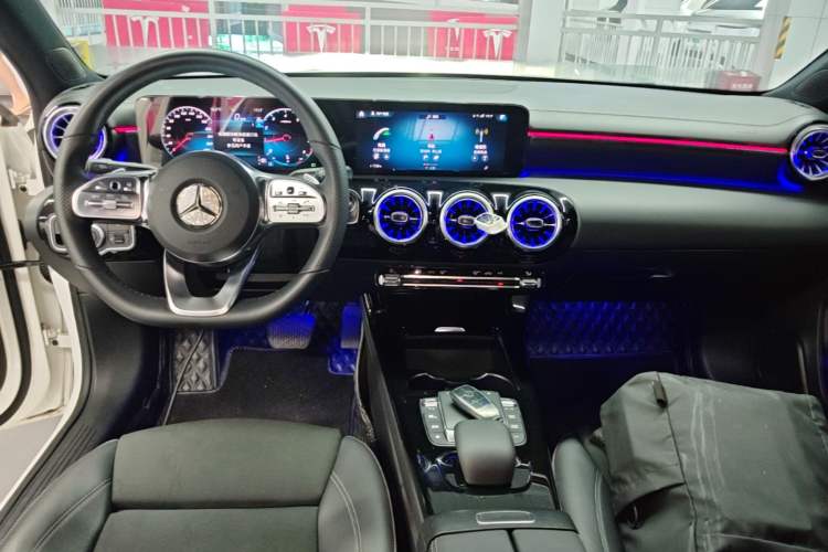 Used Mercedes-Benz A-Class 2022 Revised Version A 200 L Sport Sedan Fashionable Style Center Console