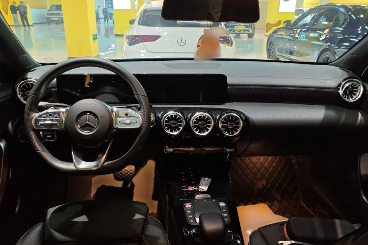 Used Mercedes-Benz A-Class 2022 Revised Version A 200 L Sport Sedan Fashionable Style Center Console