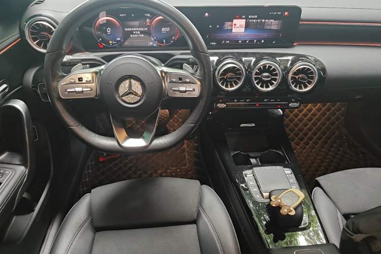 Used Mercedes-Benz A-Class 2022 Revised Version A 200 L Sport Sedan Fashionable Style Center Console