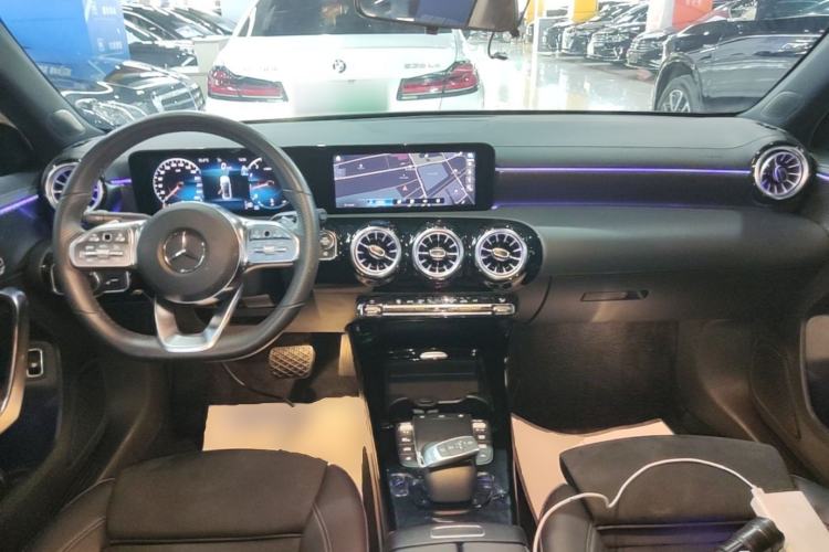 Used Mercedes-Benz A-Class 2022 Revised Version A 200 L Sport Sedan Fashionable Style Center Console