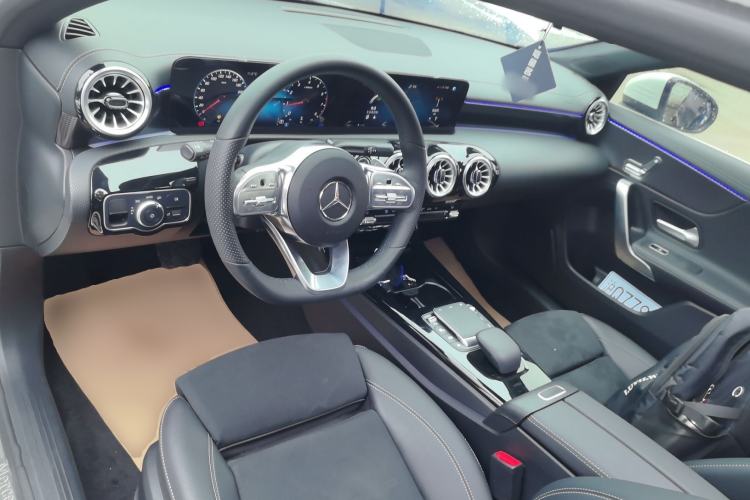Used Mercedes-Benz A-Class 2022 Revised Version A 200 L Sport Sedan Fashionable Style Center Console
