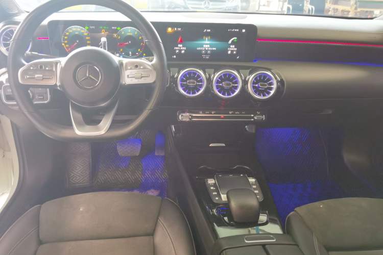 Used Mercedes-Benz A-Class 2022 Second Facelift A 200 L Sport Sedan Fashion Version Center Console