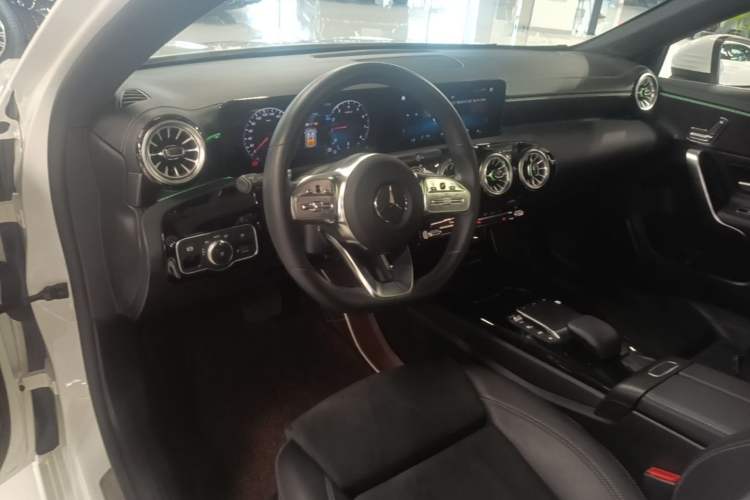 Used Mercedes-Benz A-Class 2022 Revised Version A 200 L Sport Sedan Fashionable Style Center Console