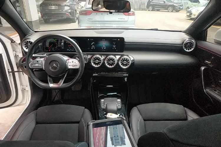 Used Mercedes-Benz A-Class 2022 Revised Version A 200 L Sport Sedan Fashionable Style Center Console