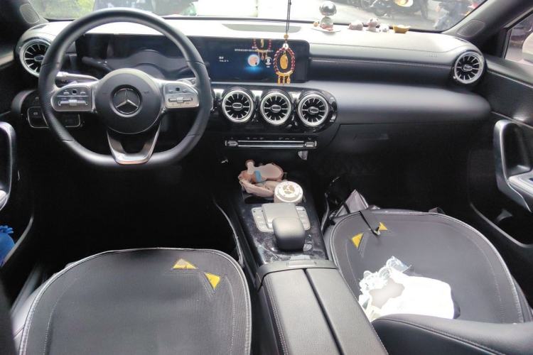 Used Mercedes-Benz A-Class 2022 Restyled A 200 L Sport Sedan Fashion Version Center Console